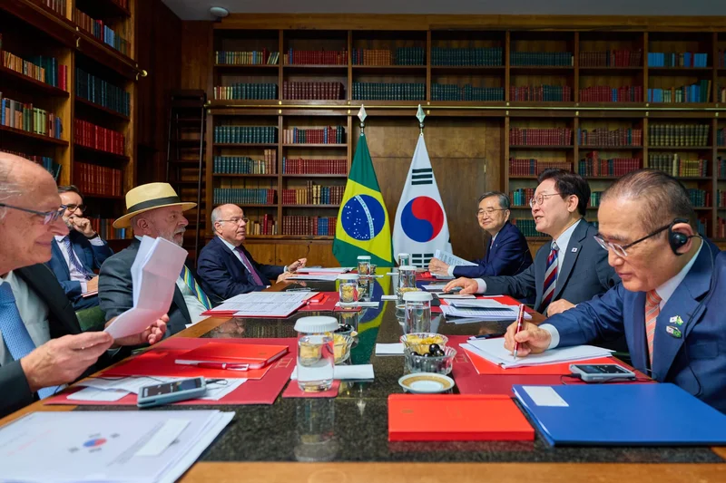 Lee, Lula agree to boost Korea-Brazil cooperation, work to resume Korea-Mercosur FTA talks