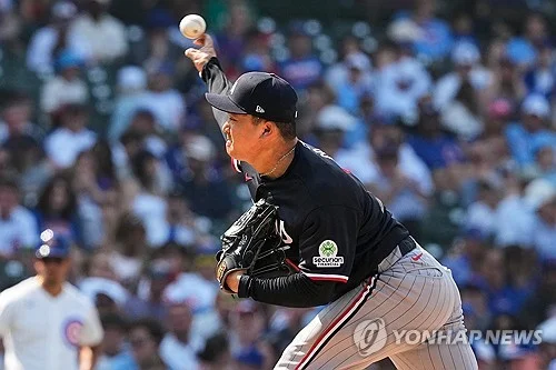 (LEAD) Minor league pitcher Go Woo-suk suspended 10 games over illegal substance in glove