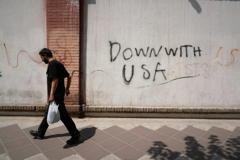 U.S. and Iran edge toward talks as Hormuz shipping hits three-week low, regional officials say