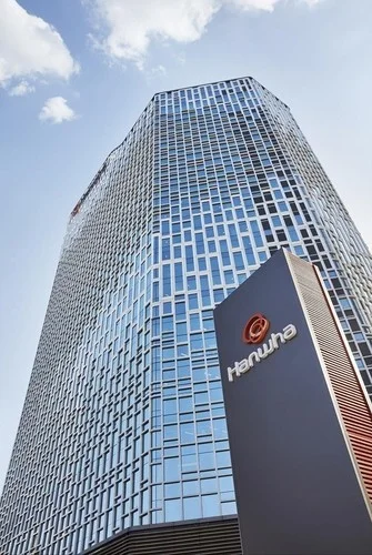 (LEAD) Hanwha Solutions swings to profit in Q2