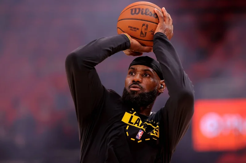 LeBron James chooses to play for 76ers with ‘last decision’
