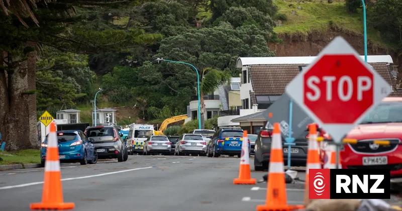 Fresh Mount Maunganui slips close road