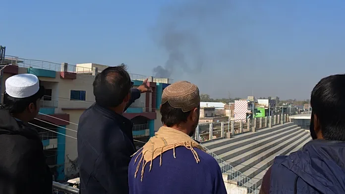Suicide bomber kills 15 at security checkpoint in northwest Pakistan