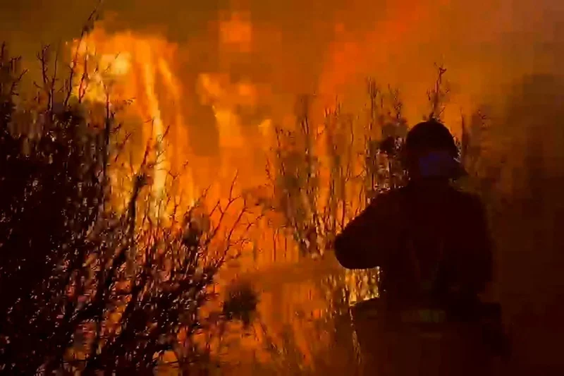 Spain heatwave latest: Wildfires and extreme weather warnings in tourist spots as temperatures could hit 44C