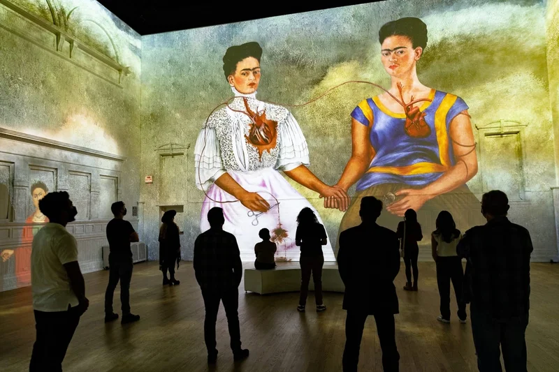 Mexico City’s Hologram Zoo Brings Polar Bears and Dinosaurs to Life