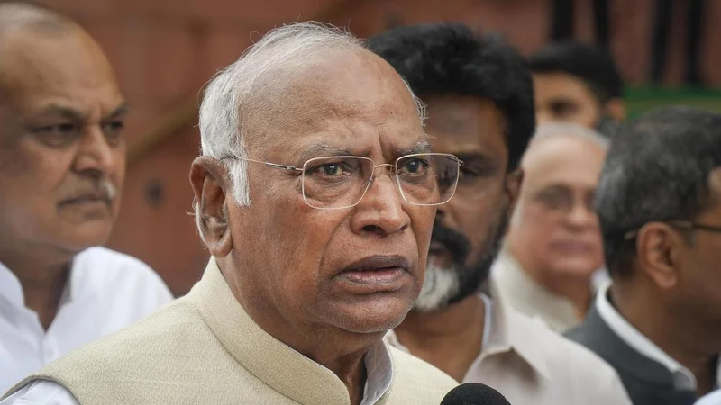 Congress slams Modi govt. over DU, JNU 'warning' students to stay away from Jantar Mantar