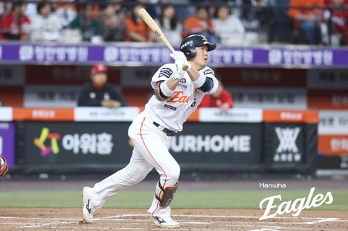 Former No. 1 pick in KBO traded to rival club