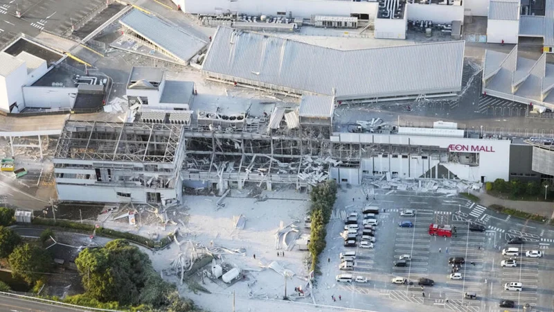 Japan hit by 7.1-magnitude earthquake