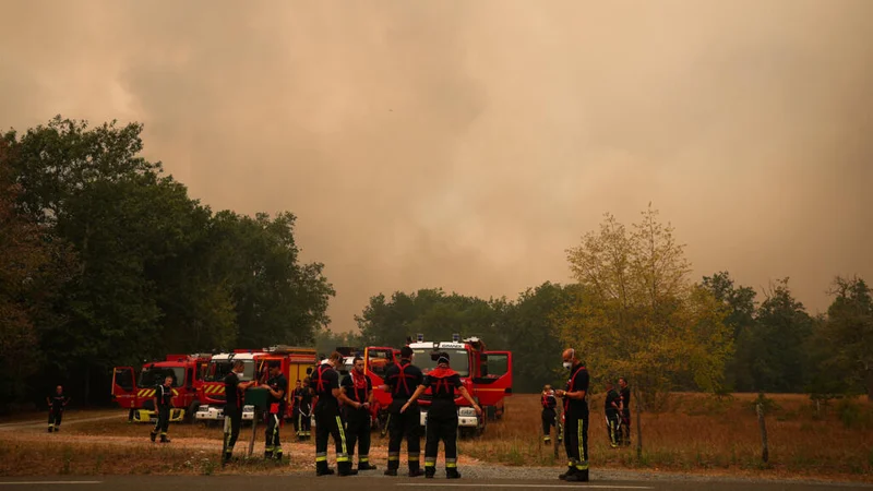 Heatwave comes into southwest of France as firefighters keep battling blaze