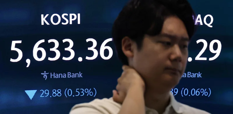 Seoul shares expand gains late Thursday morning on bargain hunting