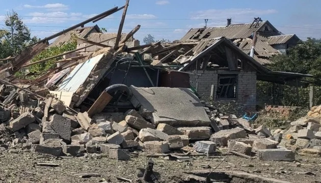 Russian guided bombs attack on Mykolaiv region community damages homes and administrative building