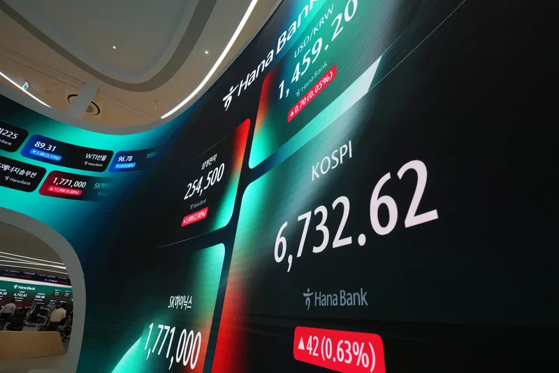 Oil prices sink 4% while Asian shares gain as Chinese chipmaker CXMT soars in Shanghai trading debut