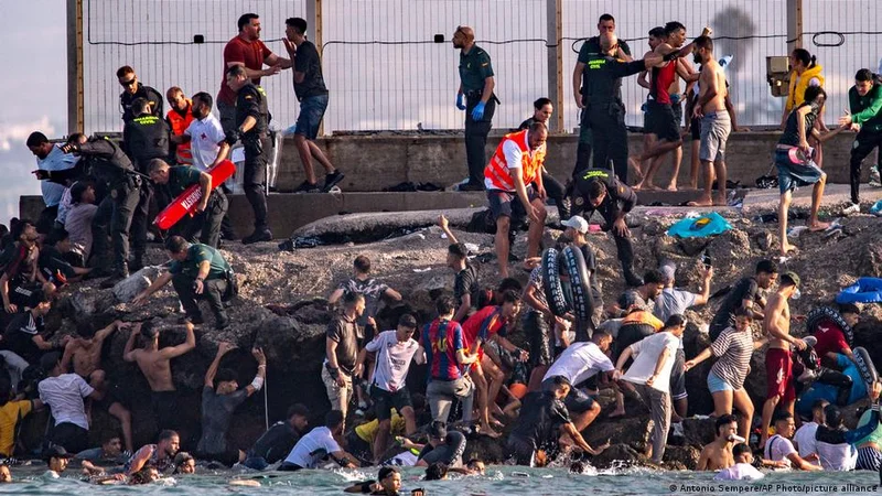 Ceuta: Spain scrambles after thousands breach exclave border