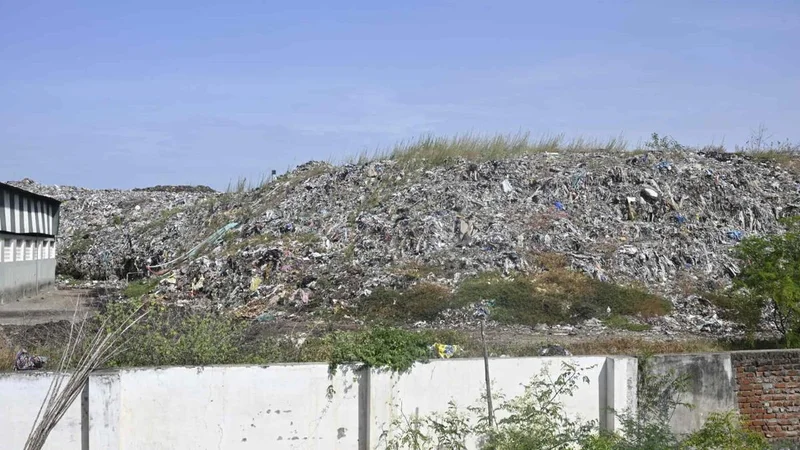Residents allege groundwater contamination near Vendipalayam dump yard in Erode