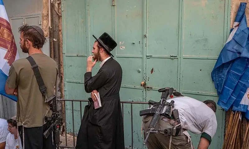 Far-right Israeli minister Ben Gvir breaches Al-Aqsa status quo with hundreds of followers