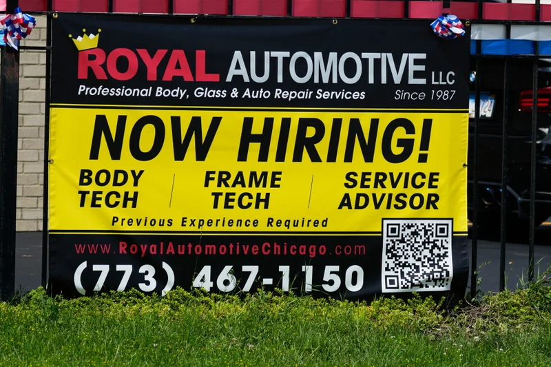 U.S. filings for unemployment aid fall to 187,000 last week, fewest in decades