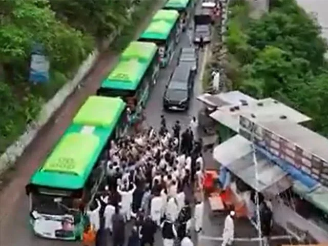 PML-N's e-buses spark poll code debate