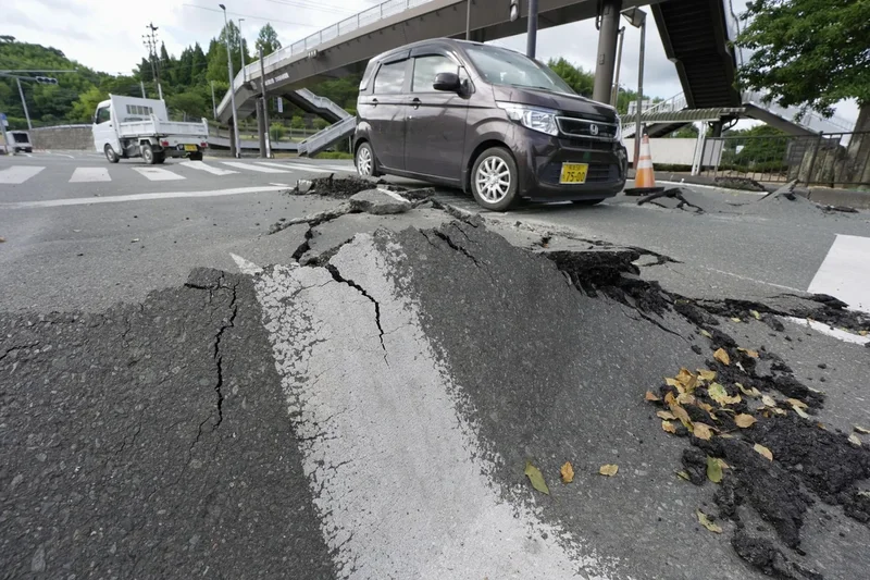 Japan earthquake latest: At least 13 dead in Kumamoto amid race to reach people trapped in shopping centre