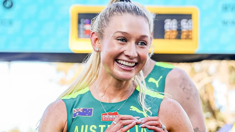 Live: Jess Hull competes in mile heats, track cycling program begins
