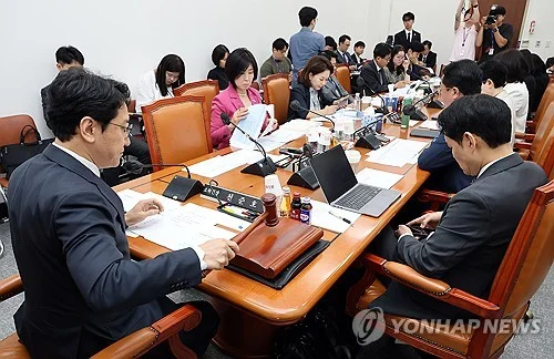 Parliamentary subcommittee passes bill to speed up review of fast-track bills