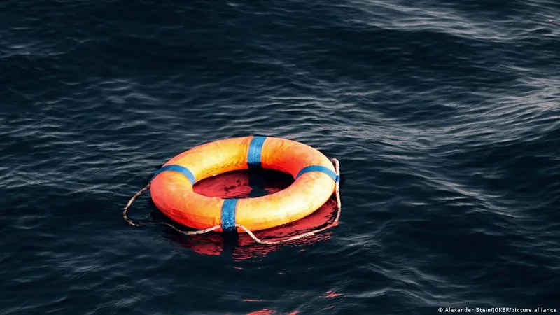 Vietnamese vessel sinks in South China Sea, 23 missing