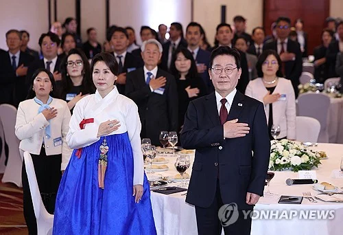 Lee highlights S. Korea's first-ever FTA, 'enduring' friendship with Chile