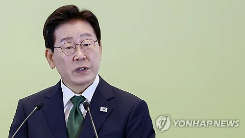 Lee's approval rating falls to 53 pct: poll
