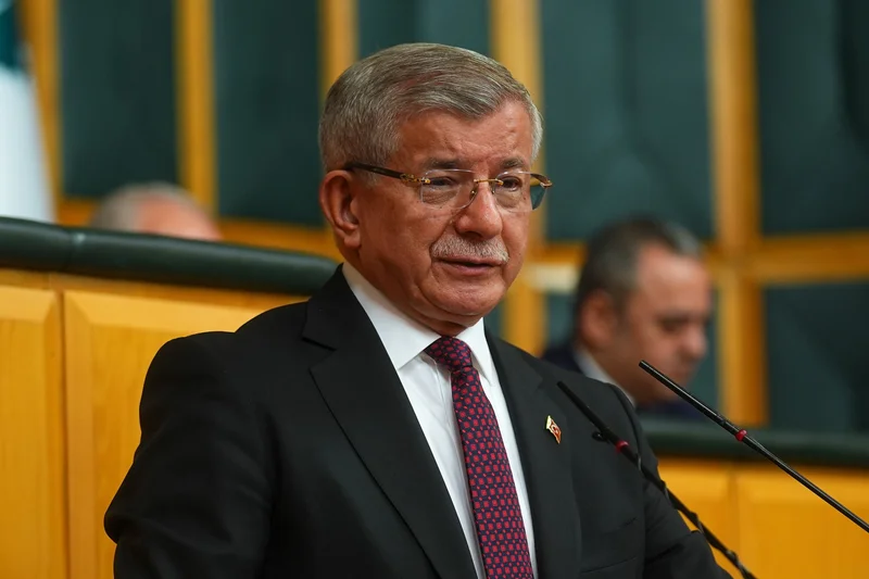 Davutoğlu exits party politics, dissolves Future Party