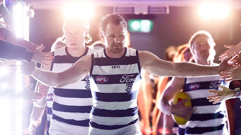 Geelong superstar agrees to a deal for 2027, Pendlebury still undecided