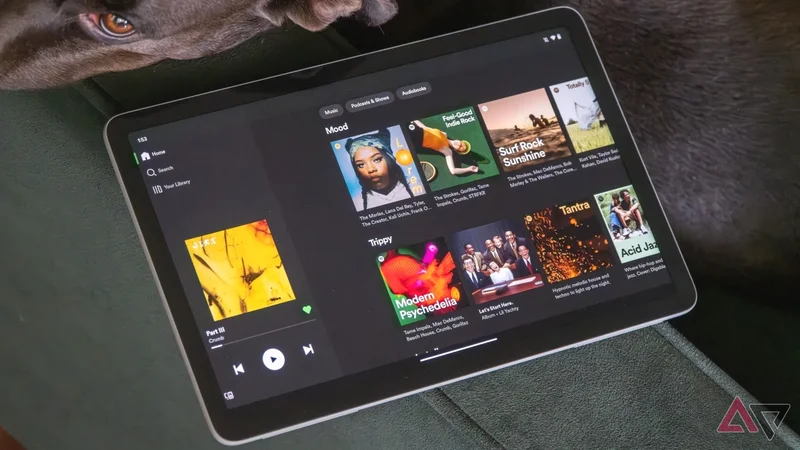 I gave an abandoned Android tablet a single job; that's when it became my favorite screen