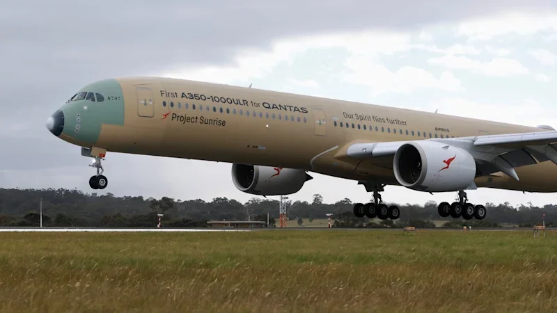 Millions tune in as Qantas jet completes 24-hour non-stop flight