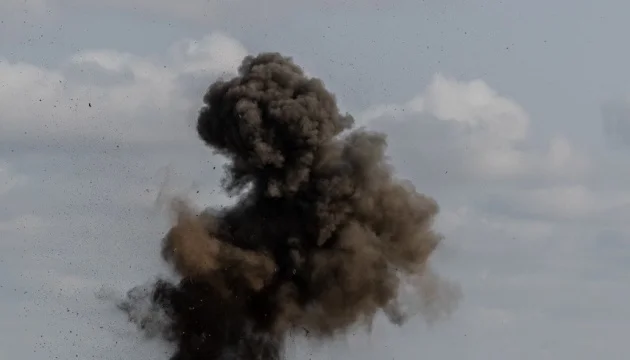 Russian glide bomb strike hits apartment building in Zaporizhzhia, injures five