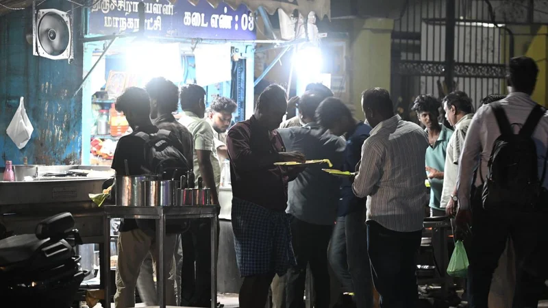 Proliferation of street food stalls in Tiruchi turning into a public health risk