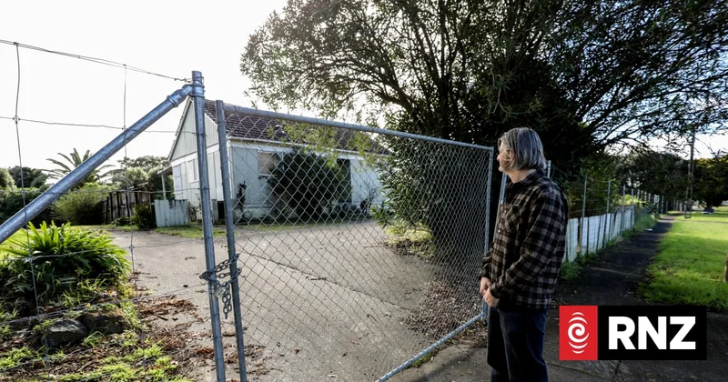 'Left to rot': Auckland residents say Kainga Ora ghost homes attracting illegal dumping