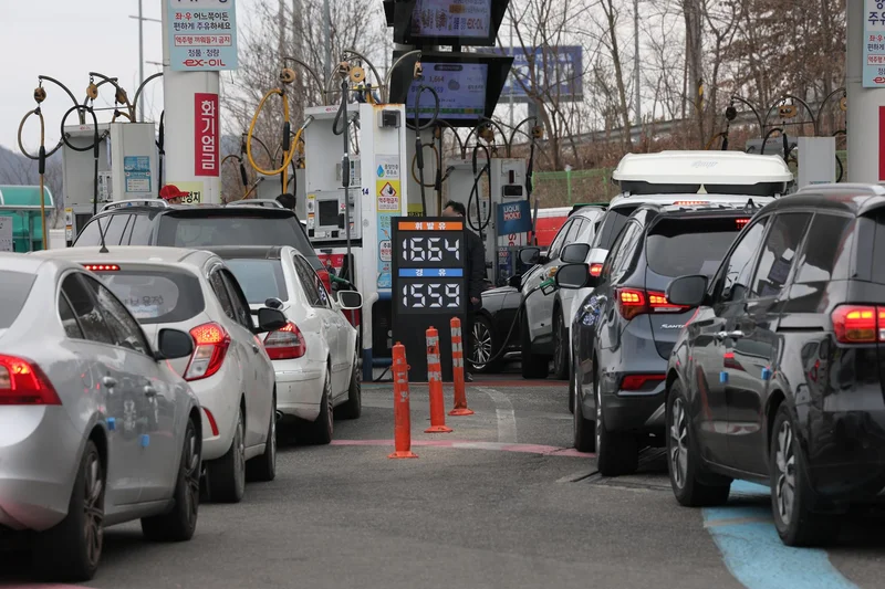 Korea to extend fuel tax cuts through end of Sept. amid energy volatility