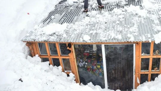 Border crossings shut as heavy snow coats Argentina's side of Andes