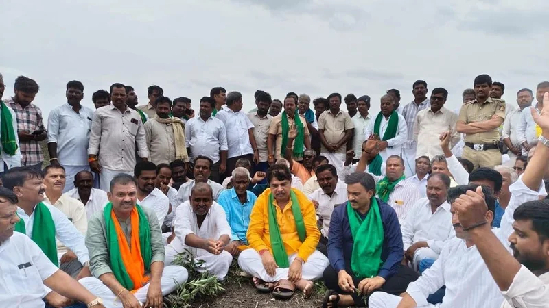 Ashok slams State govt. over its failure to respond to drought situation in Karnataka, demands immediate relief for farmers
