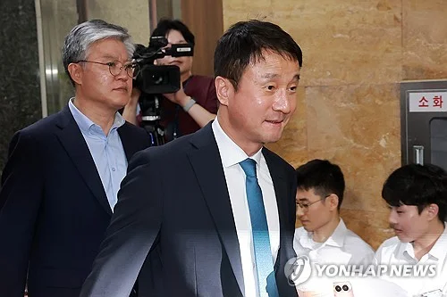 Ruling party adopts scrapping prosecution's investigative rights as official party line
