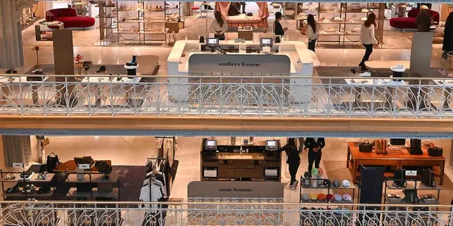 Sales staff feel the blues at Paris's luxury boutiques: 'Before, we made the customer wait; now, we are the ones waiting for them all day'
