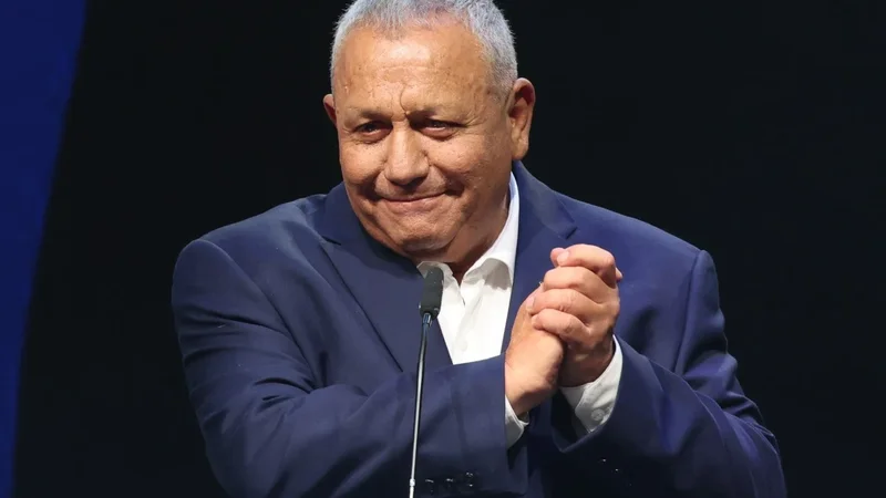 The former military chief aiming to unseat Netanyahu in Israel