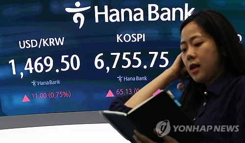 (LEAD) Seoul shares end higher on tech gains amid eased Mideast tensions