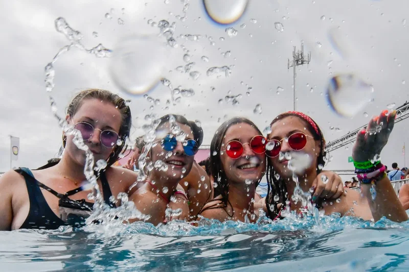 Can you invite your friends to your property's communal pool in Spain?
