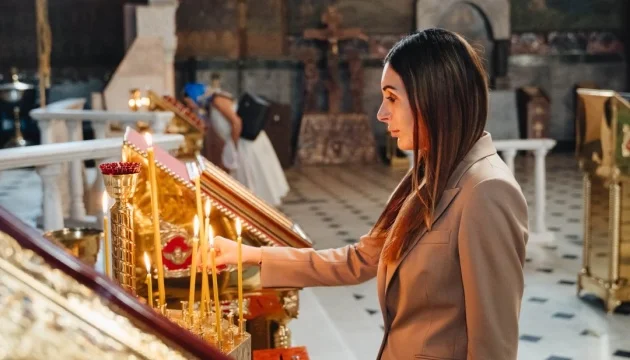 Pro-Trump blogger Laura Loomer visits Lavra after Russian attack