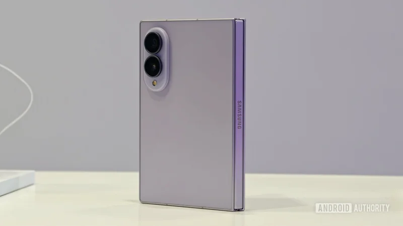 Google appears to have started selling Samsung’s newest foldable — and even offers a discount