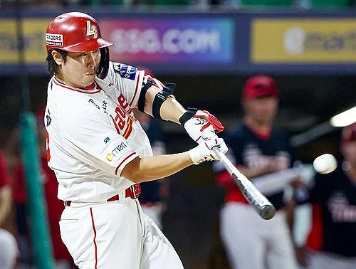 Landers slugger Choi Jeong to undergo season-ending hip surgery in Aug.