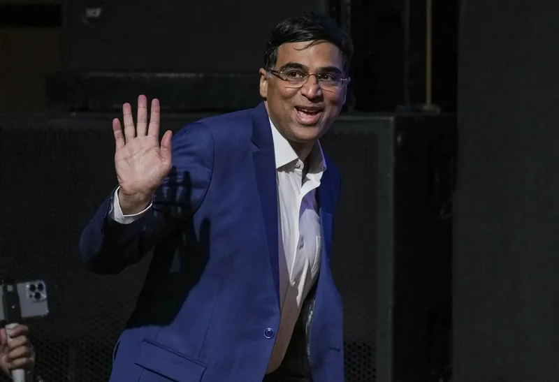 Chess legend Anand makes U-turn, rejoins FIDE election race