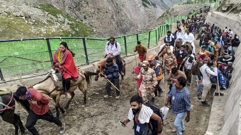 Amarnath Yatra resumes after six-day weather halt
