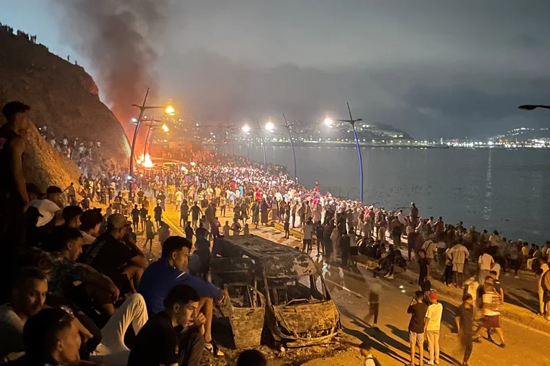 Ceuta: Chaos at Spain border as vehicles torched and thousands of migrants rush from Morocco