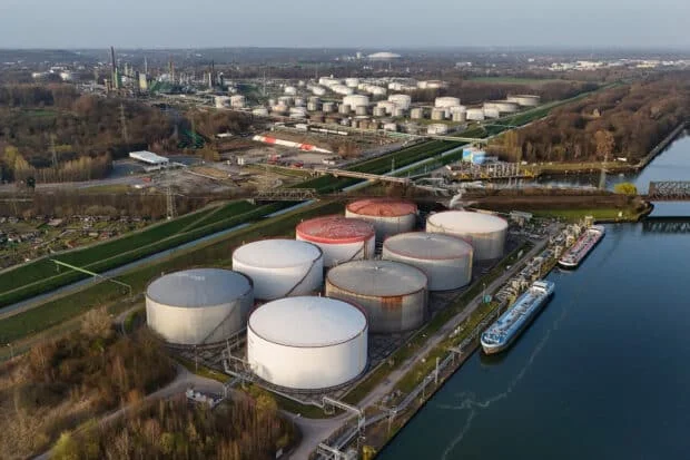 Global oil giants post soaring profits after Middle East war