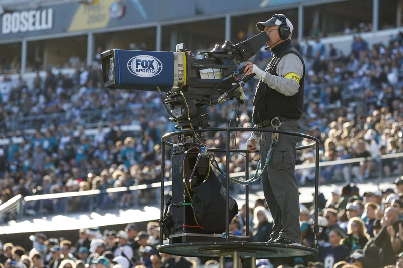 Fox won't renegotiate NFL media rights before current deal expires, CEO Lachlan Murdoch says